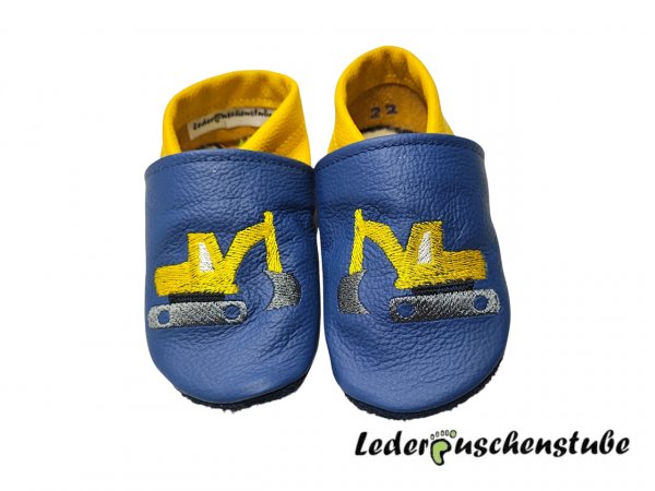 Lederpuschen jeansblau-gelb mit Stickerei Bagger gelb